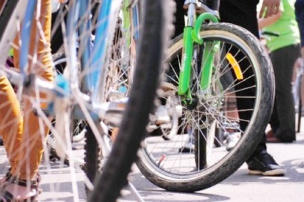 Minorii care au furat bicicletele unui turist din Buzău, arestaţi
